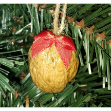 Natural ornaments for the Christmas tree - walnuts