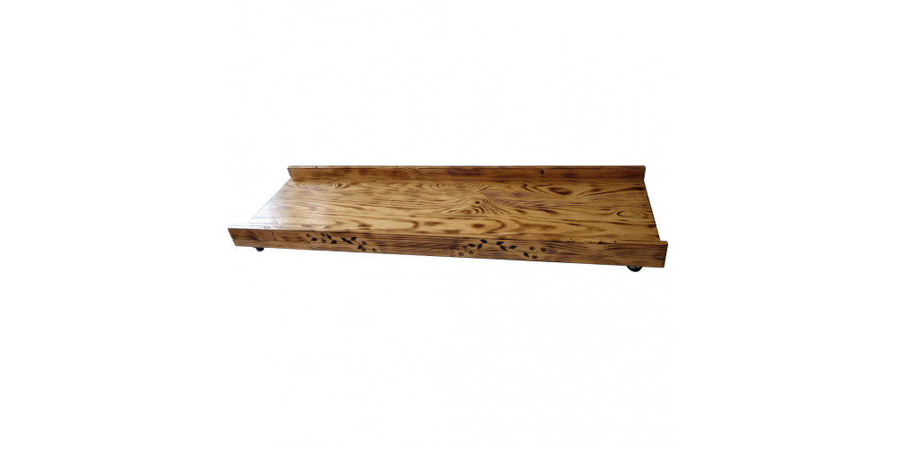 Suport depozitare sub pat din lemn de pin ars, cu roti pivotante si pirogravura handmade – 80×20 cm
