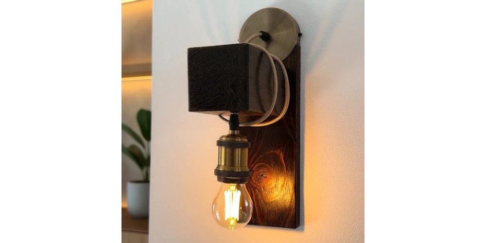 Lampa de perete din lemn ars – design rustic-industrial, handmade