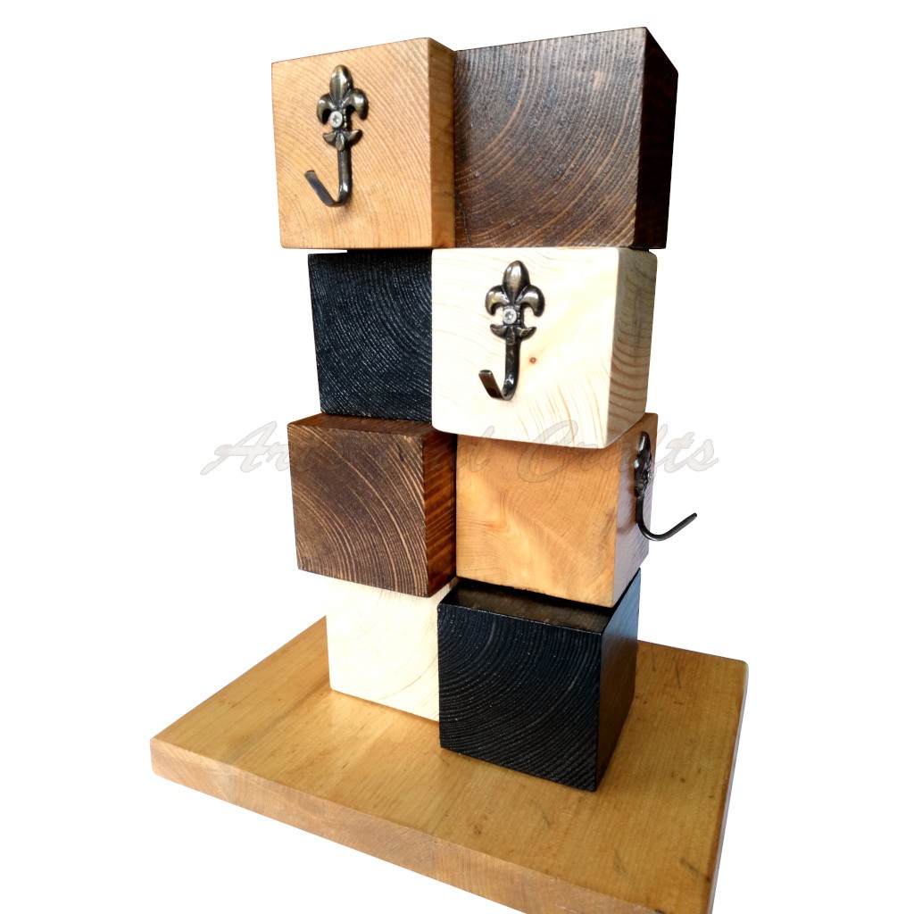Cuier din cuburi de lemn pentru cesti, bijuterii, chei