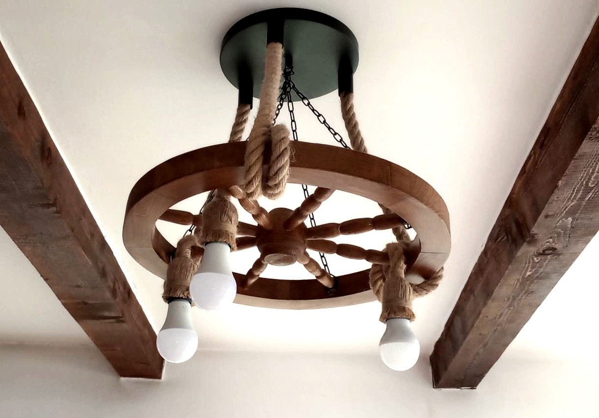 Lustră rustică din lemn și funie – unicat, roată car