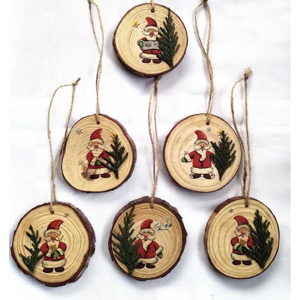 Set of 6 decorations with Christmas images and thuja branch