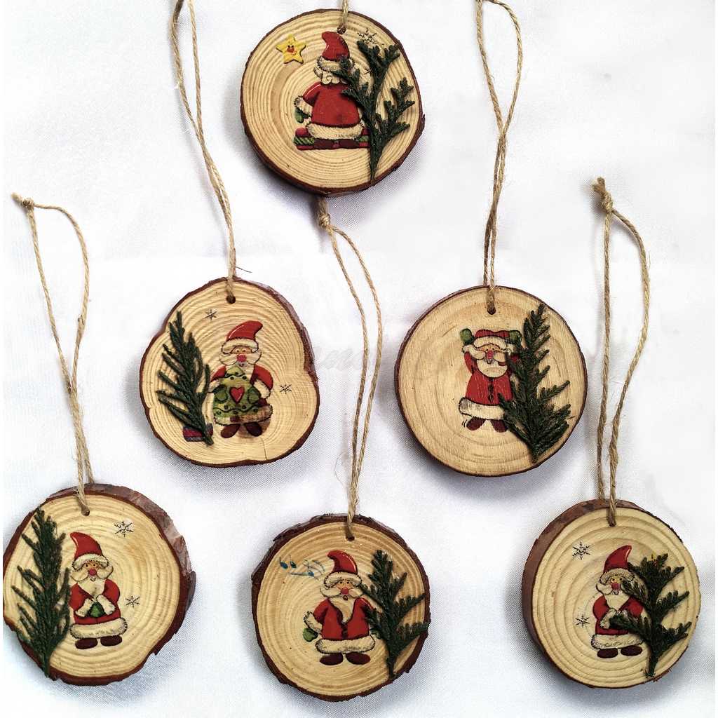 Set of 6 decorations with Christmas images and thuja branch