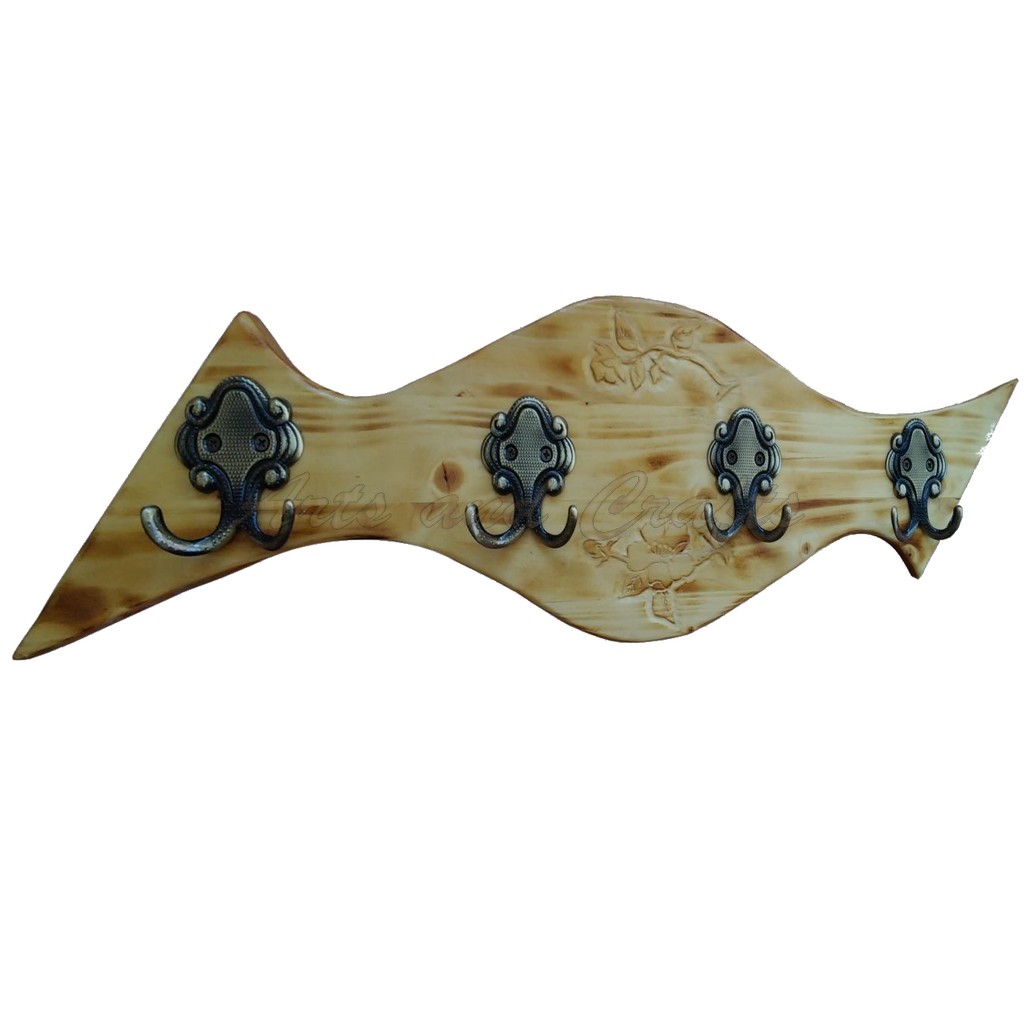 Cuier din lemn de pin, motive florale sculptate, patru agatatoare cu finisaj antic